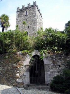 Entrata laterale del castello di Rezzonico