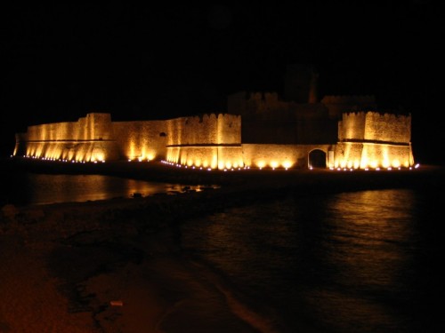 Isola di Capo Rizzuto - castello aragonese di notte