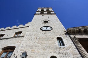 torre tra le mura di assisi