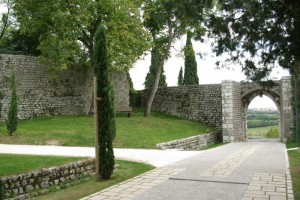 Castello d’ Aviano - mura interne