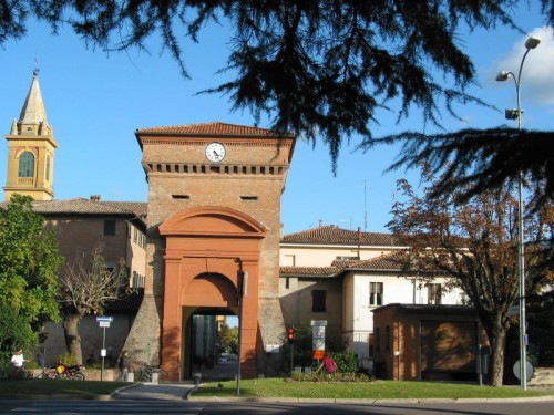 Castel Guelfo di Bologna - una volta l'unico ingresso....