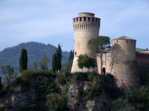 la rocca sul cucuzzolo della montagna in tutto il suo splendore