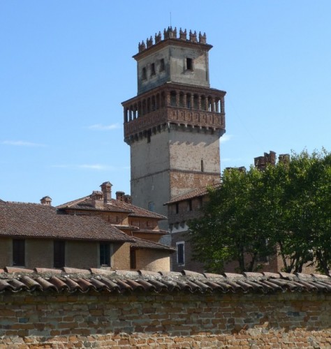 Chignolo Po - Una torre nella pianura Chignolo Po - Una torre nella pianura
