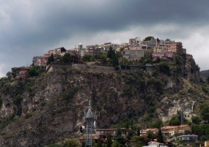 Castelmola domina Taormina