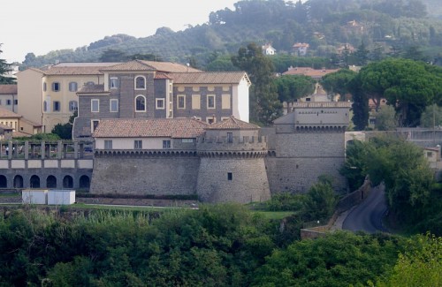Grottaferrata - Ala destra del forte visto da Monte D'oro Grottaferrata - Ala destra del forte visto da Monte D'oro