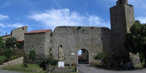Montemignaio - La piazza del Castello