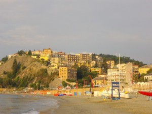 …albisola..la spiaggia..prima dell’arrivo dei bagnanti