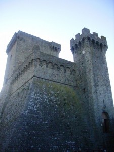 La Rocca vista da dentro la piazza