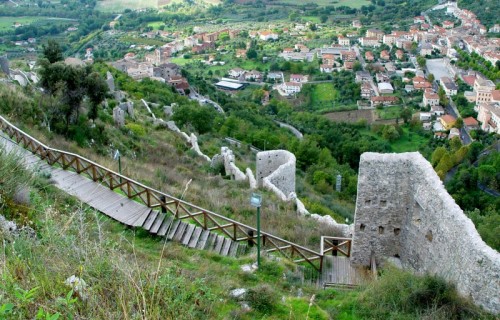 Roccasecca - Roccasecca :cinta muraria del castello