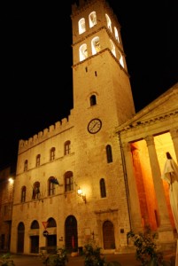 la torre del popolo nel centro di Assisi