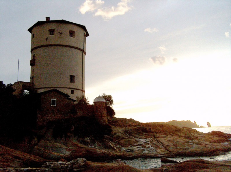 ''La Torre del Campese in un tramonto settembrino'' - Isola del Giglio