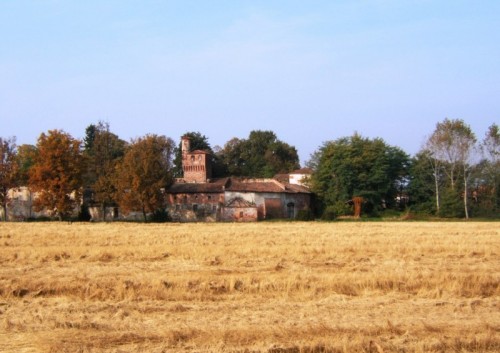 Albano Vercellese - il castello tra i campi