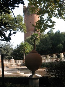 La torre Gotica vista dai giardini del palazzo Reale - Villa Ada