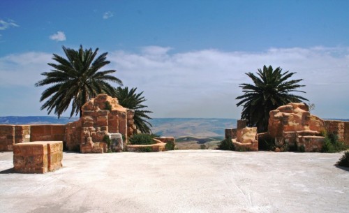 Gibellina - Panoramica dai ruderi della Chiesa Madre del XIII sec. Gibellina - Panoramica dai ruderi della Chiesa Madre del XIII sec.