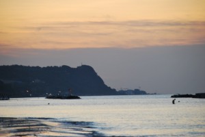 il tramonto sulla spiggia di fano