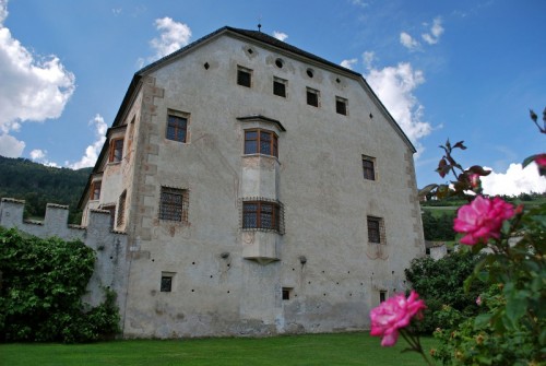 Velturno - le rose nel Castel Velturno