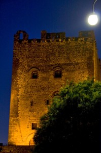 Il castello di Adrano..  a lume di lampione!