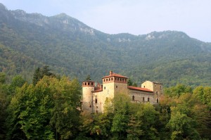 Castello di Cartignano in Val Maira