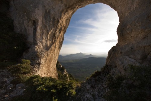 Galtellì - Galtellì, Sa Pedra Istampada (la pietra forata)