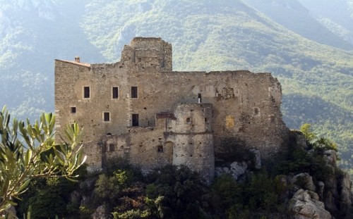 Castelvecchio di Rocca Barbena - Primo piano al Castello!