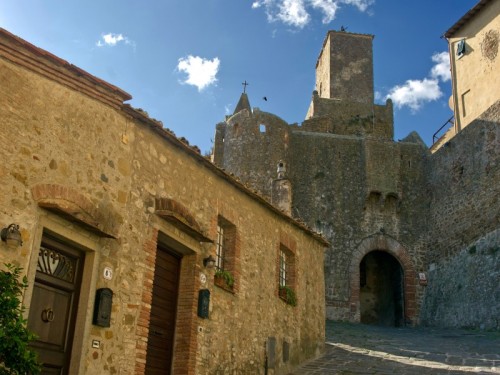 Castiglione della Pescaia - La porta di accesso al borgo medioevale Castiglione della Pescaia - La porta di accesso al borgo medioevale