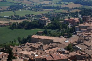 per arrivare a Todi o a piedi o con la funicolaretutta zona pedonale