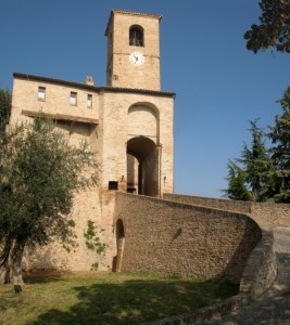 L’accesso al castello di Montegridolfo