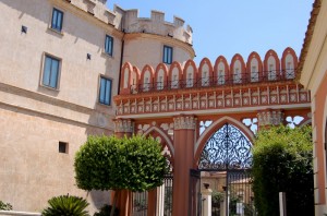 Corigliano: portale neo-gotico del Castello Ducale