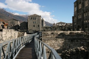 La torre e il teatro romano