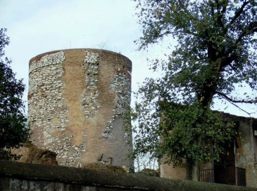 Roma - torre sull'Appia Antica