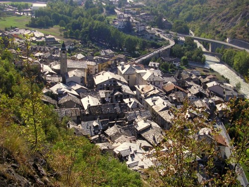 Villeneuve - Il paese dall'alto Villeneuve - Il paese dall'alto
