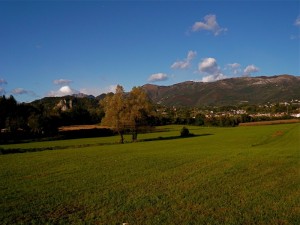 cisano con alle spalle la Valcava