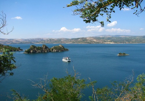 Siurgus Donigala - Battello sul lago Mulargia