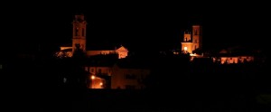 ..notturno sul centro di Castel del Piano