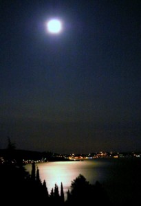 LUNA SUL LAGO