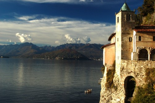 Leggiuno - Santa Caterina del Sasso e Lago Maggiore Leggiuno - Santa Caterina del Sasso e Lago Maggiore