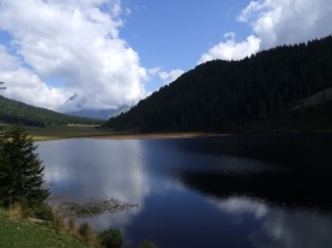 Il Lago di Calaita, vista verso le Pale di San Martino