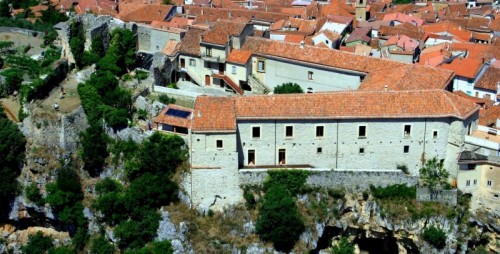 Laurino - rovine del castello Longobardo di Laurino