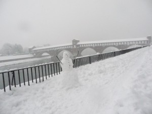 il ponte  e la neve