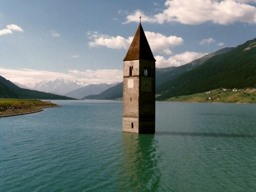 Curon Venosta - Dalle acque del lago di Resia spunta una torre