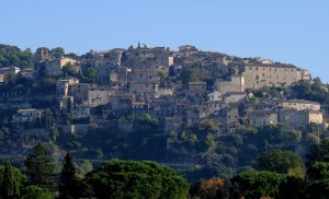 Arroccato tra il verde