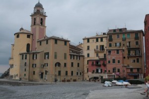 La chiesa e la spiaggia