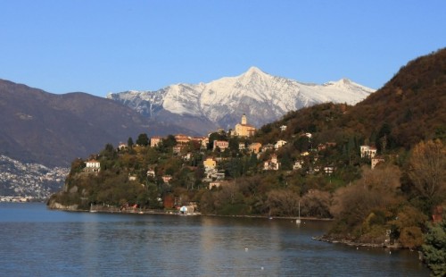 Pino sulla Sponda del Lago Maggiore - la prima neve a novembre...