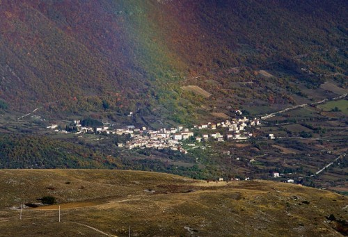 Villa Santa Lucia degli Abruzzi - Un festival di colori Villa Santa Lucia degli Abruzzi - Un festival di colori