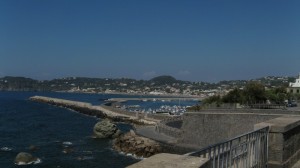 Il porticciolo e la spiaggia di Forio