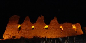 La Rocca Montis Dragonis di notte