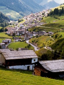 S.Cristina immersa nel verde della Valgardena