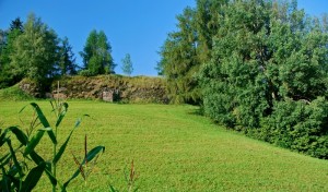 ecco la casamatta di Valdaora nascosta dagli alberi