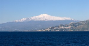 Taormina e L’Etna visti dalla nave
