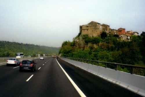 Magliano Sabina - una Foglia autostradale Magliano Sabina - una Foglia autostradale